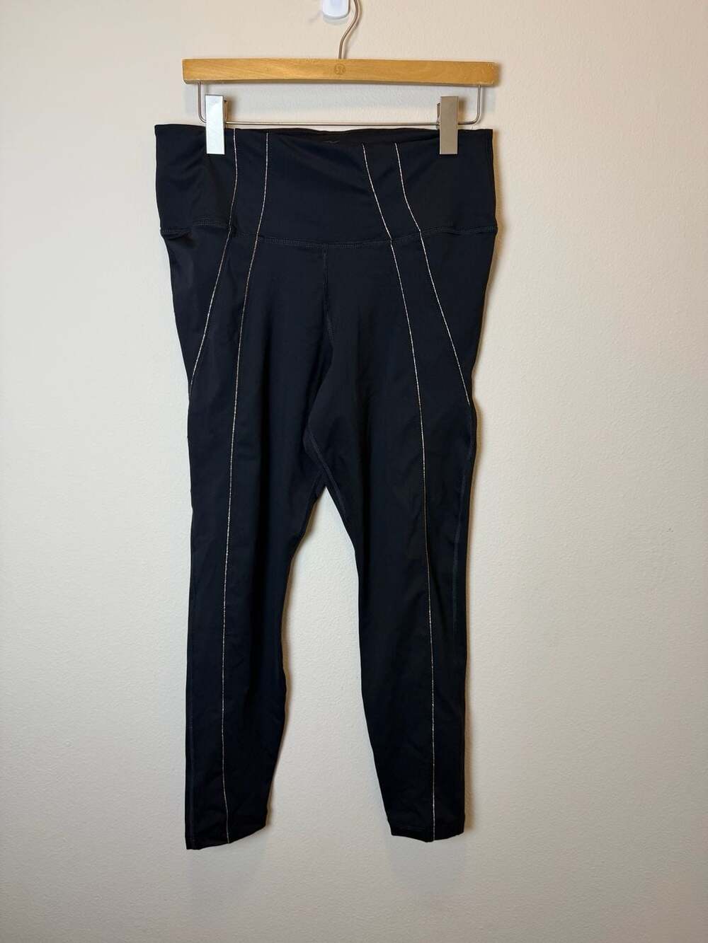 Nike Yoga Dri-Fit High Waisted Metallic Trim Leggings